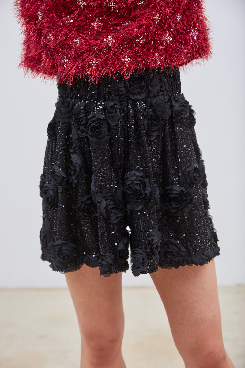 Wholesaler ELLI WHITE - Embossed floral shorts with tone-on-tone sequins