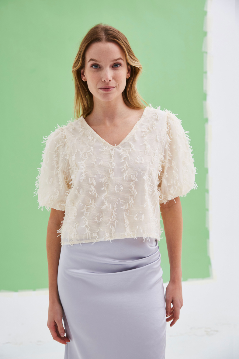 Grossista ELLI WHITE - Top leggero con maniche corte e scollo a V