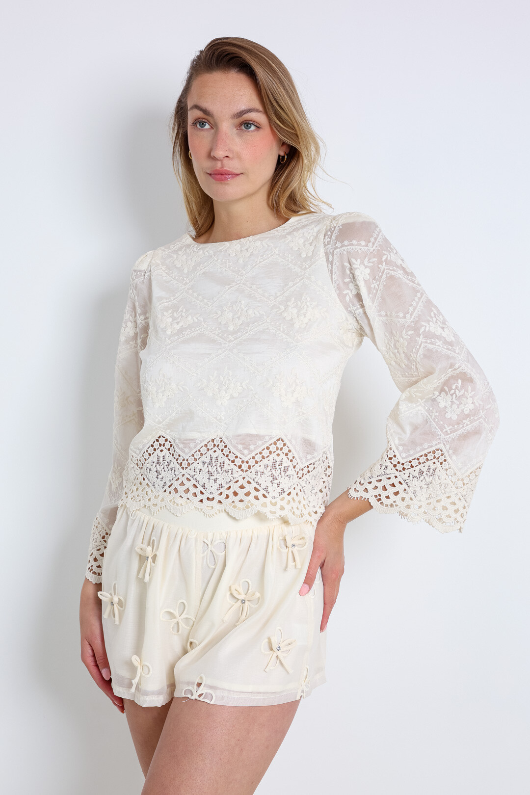 Mayorista ELLI WHITE - Top bordado de manga larga