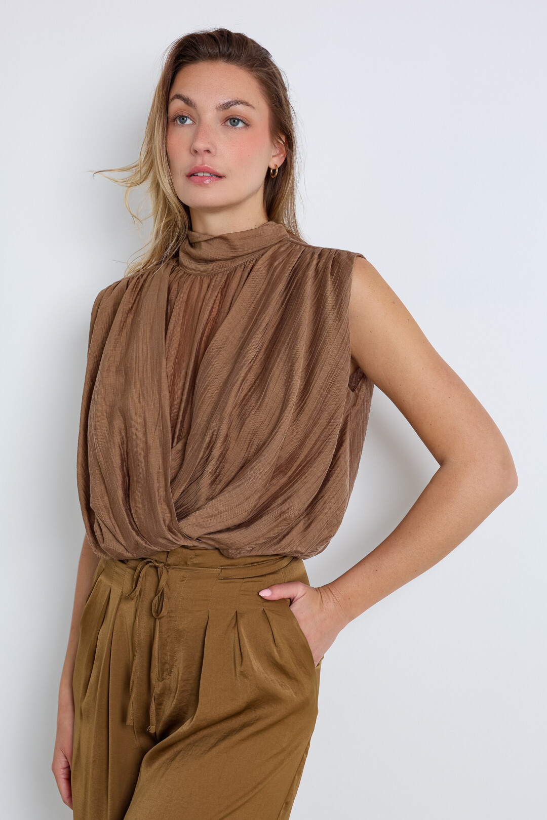Mayorista ELLI WHITE - Top drapeado con cuello para atar