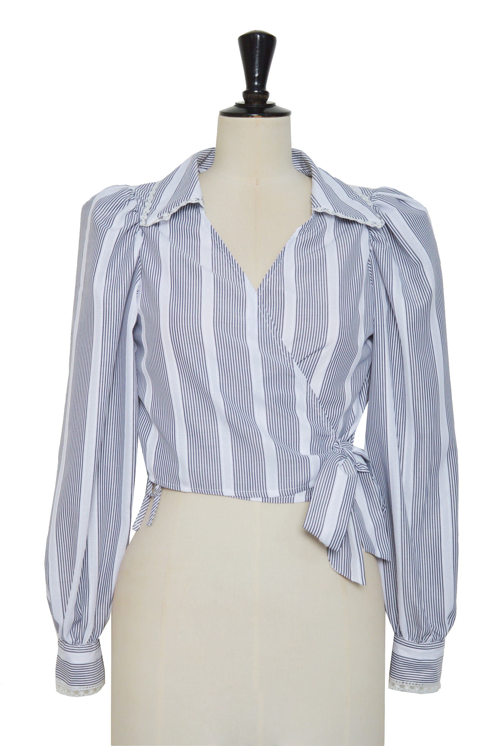 Wholesaler ELLI WHITE - Striped cache blouse with long sleeves and link to tie.