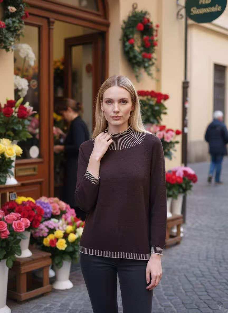 Wholesaler EMAGLIFICIO - Sweater with small thin lines at the collar and cuffs