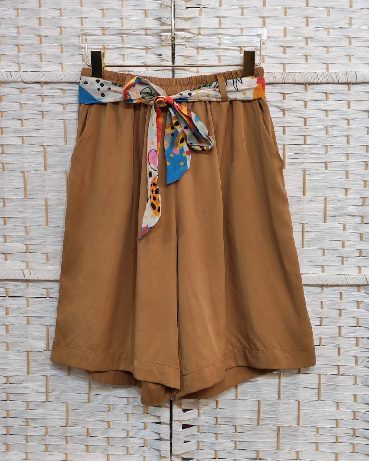 Grossista Emi Jo - short uni con cintura multicolore