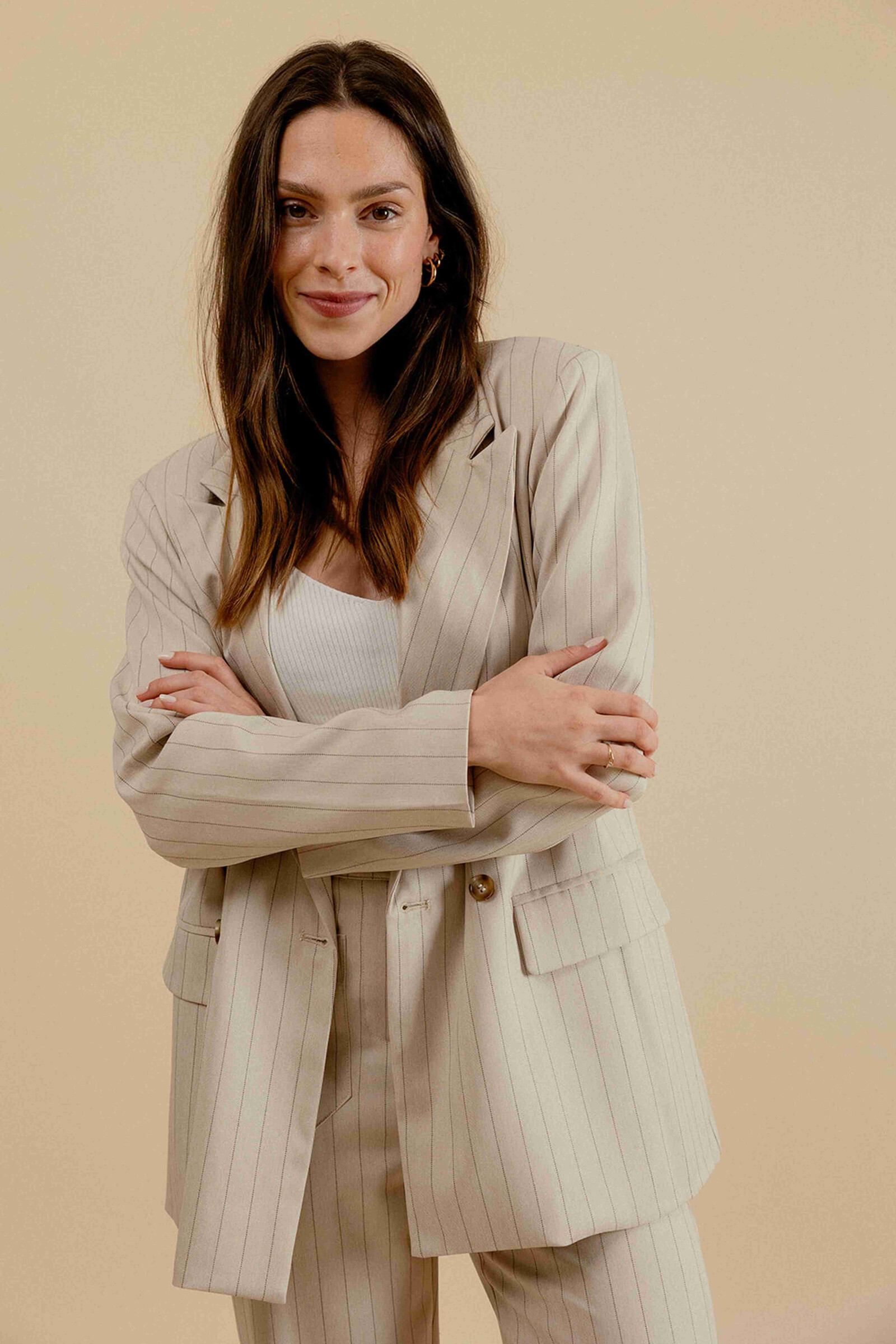 Wholesaler EMILIE K PRET A PORTER - Striped beige blazer, straight cut, cross buttoning.