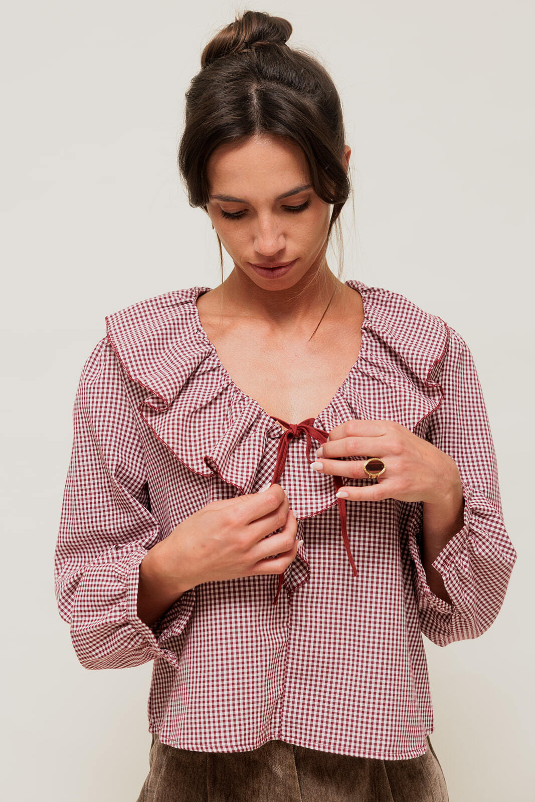Grossiste EMILIE K PRET A PORTER - DARYNA - Blouse à Carreaux et Col Volanté