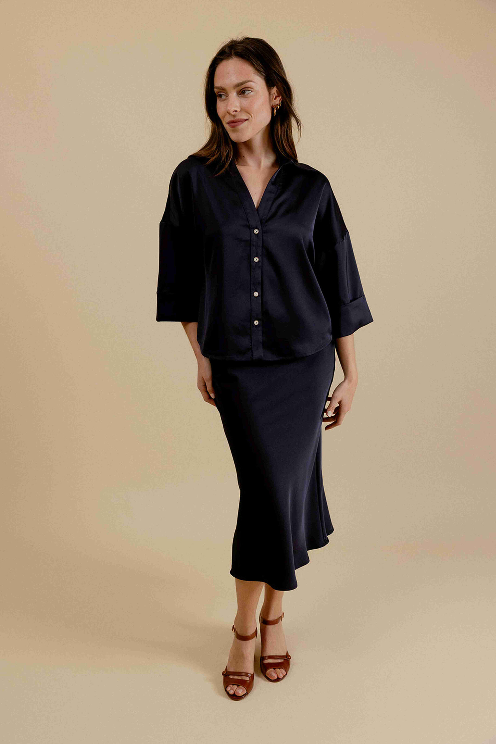 Wholesaler EMILIE K PRET A PORTER - Satin blouse, Oversize sleeves 3/4