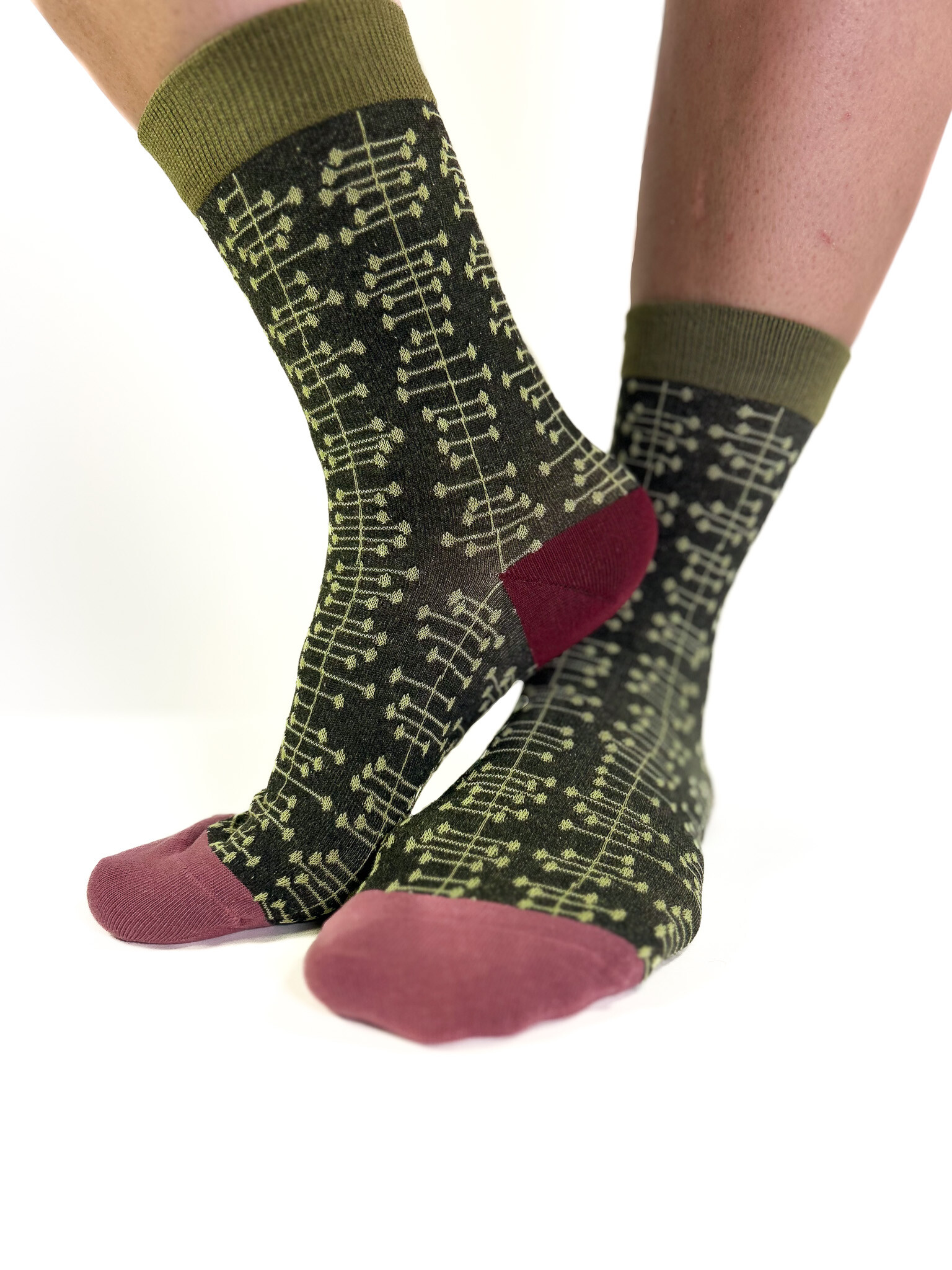 Grossiste EMILIE K PRET A PORTER - ARROW - Chaussettes Graphiques Olive
