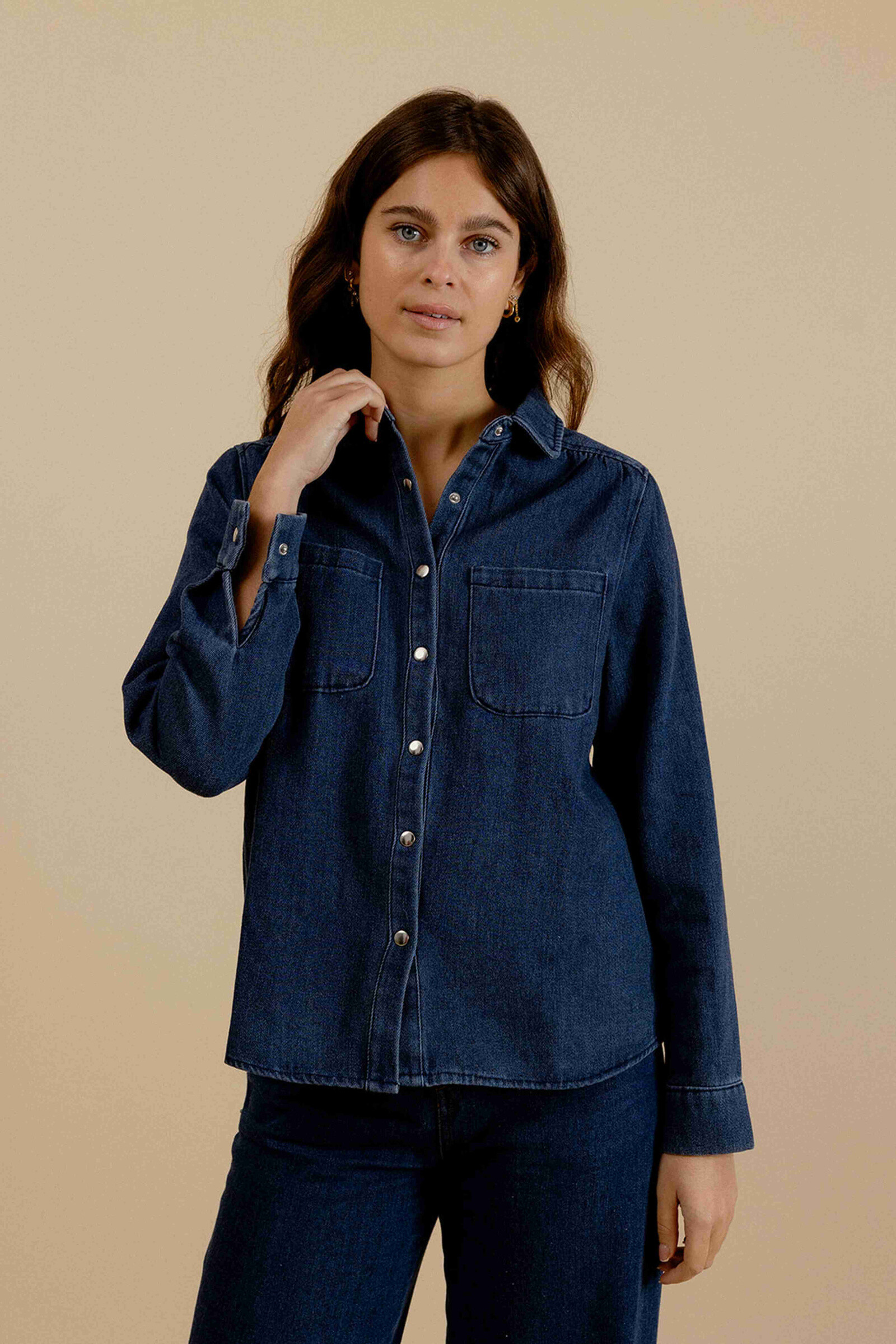 Wholesaler EMILIE K PRET A PORTER - Timeless long-sleeved denim shirt