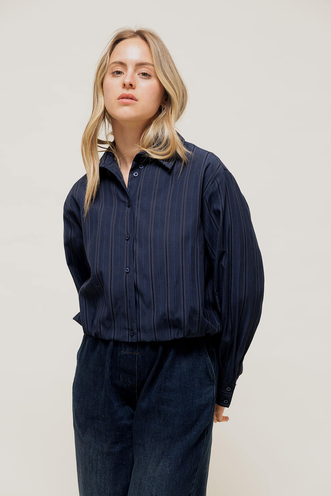 Grossiste EMILIE K PRET A PORTER - TORYA - Chemise Courte à Rayures Ton sur Ton
