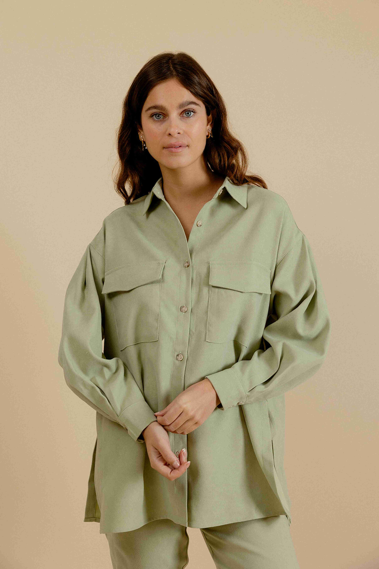 Wholesaler EMILIE K PRET A PORTER - Oversize shirt with large plated pockets.