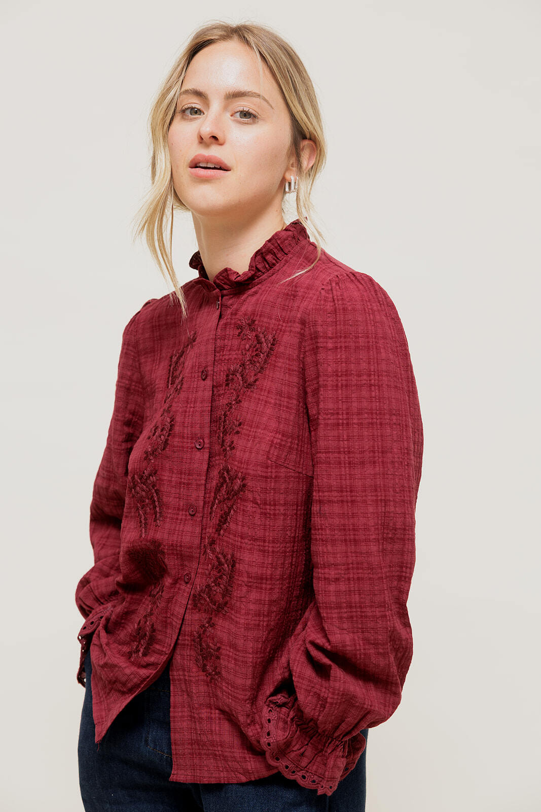 Grossiste EMILIE K PRET A PORTER - DORYNE - Chemise e à Carreaux Ton sur Ton et Grand Col Brodé