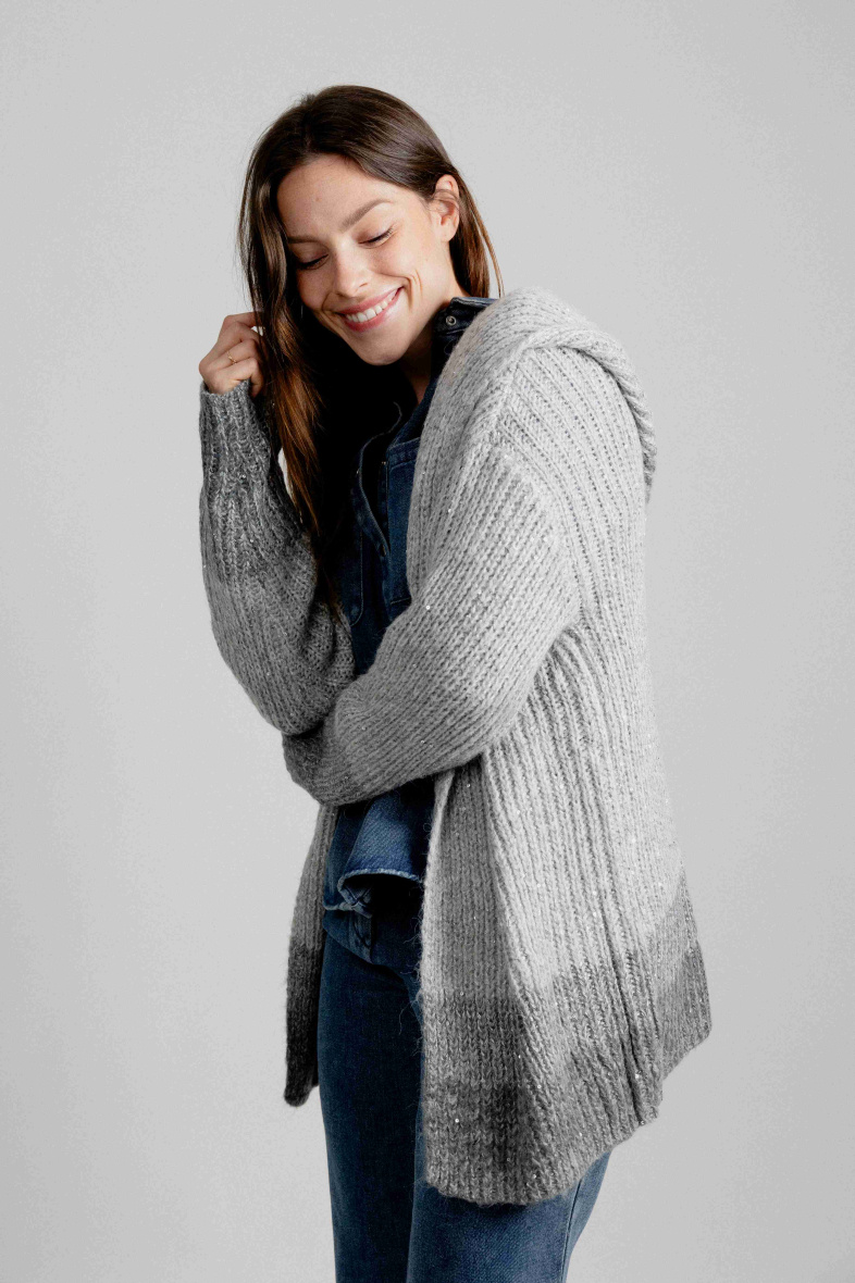 Wholesaler EMILIE K PRET A PORTER - Long vest with hood and gradient colors with sequin thread