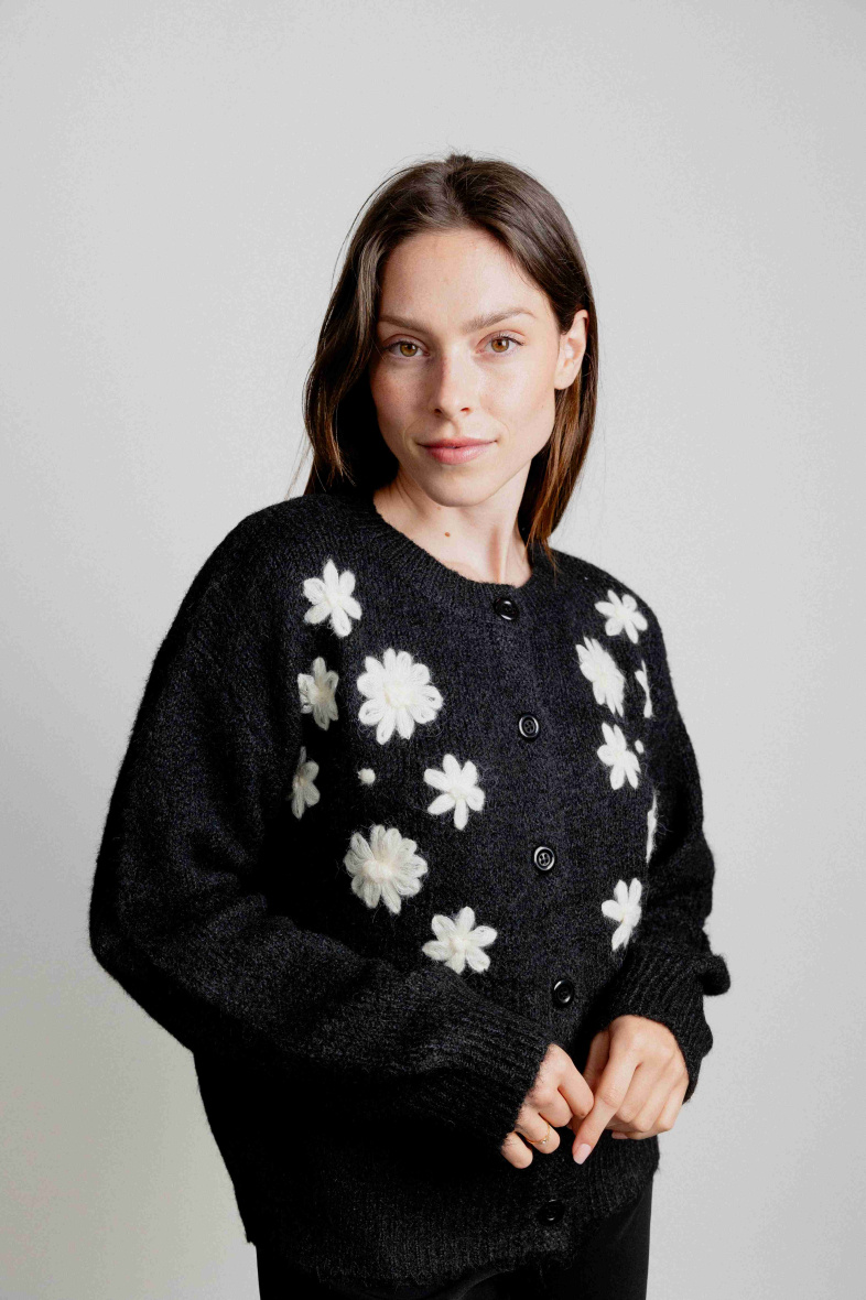 Wholesaler EMILIE K PRET A PORTER - Vest with embroidered flower