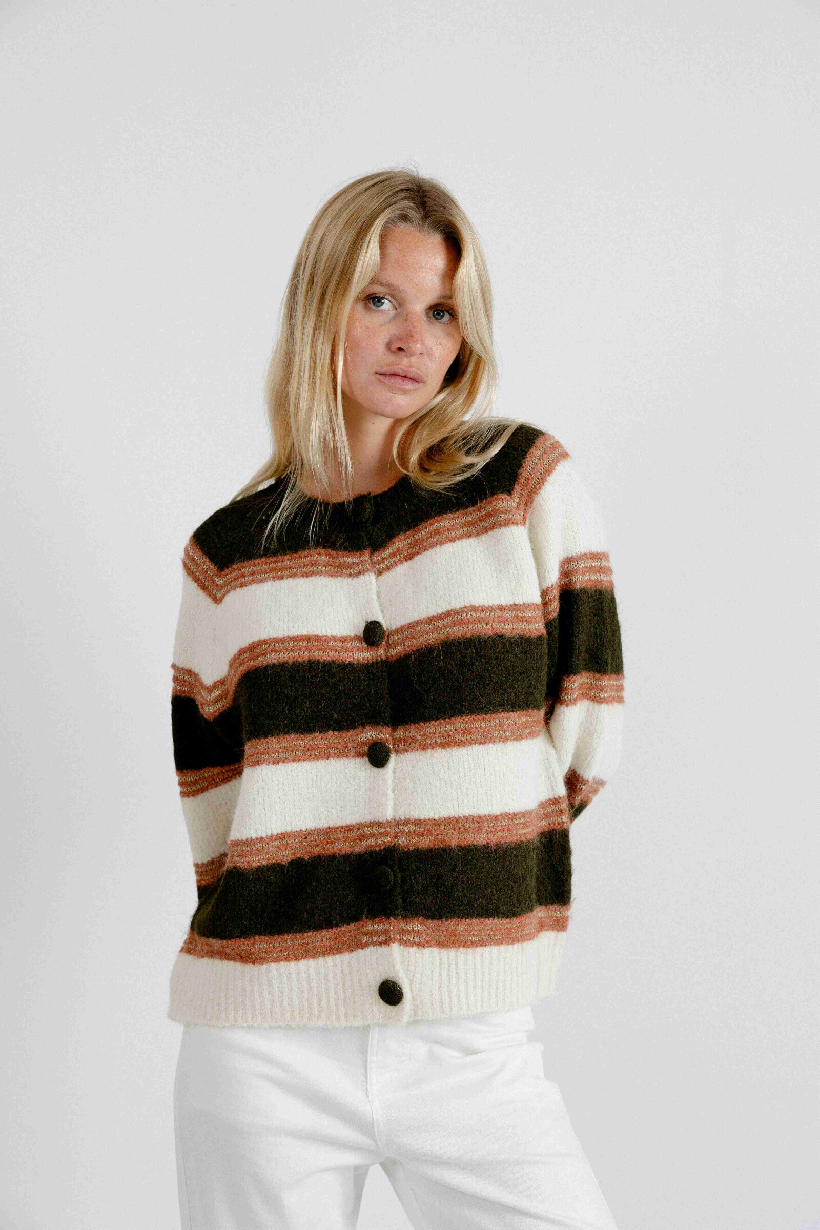Wholesaler EMILIE K PRET A PORTER - Short horizontal striped cardigan
