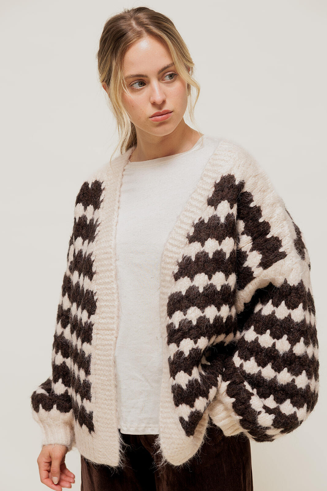 Grossiste EMILIE K PRET A PORTER - LORISIA - Gilet Oversize en Grosse Maille Bicolore