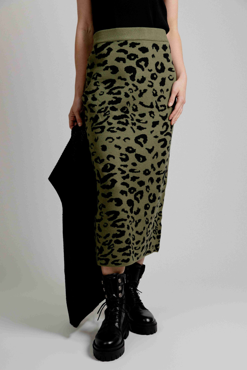 Wholesaler EMILIE K PRET A PORTER - Leopard midi skirt with back opening slit