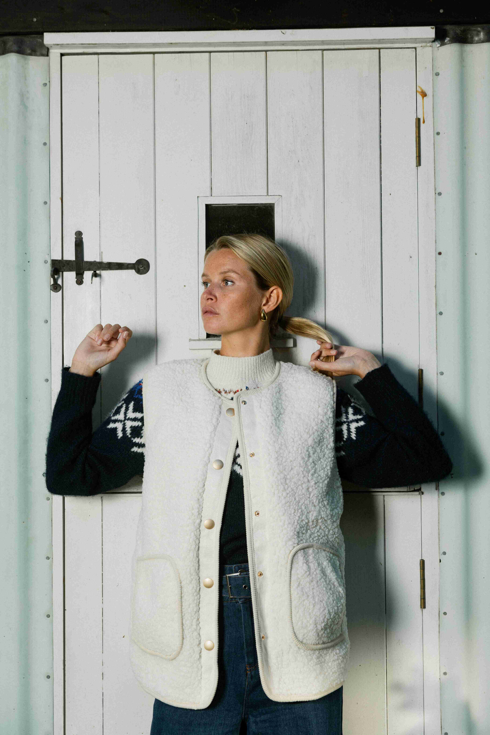 Wholesaler EMILIE K PRET A PORTER - Sleeveless ecru fur coat