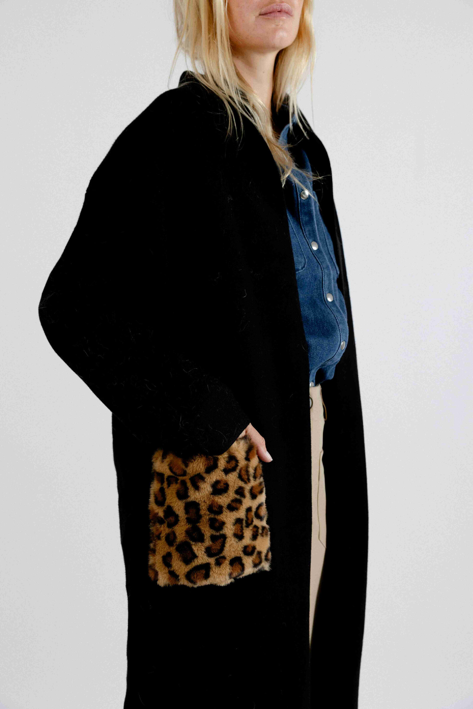 Wholesaler EMILIE K PRET A PORTER - Long straight-cut coat with leopard fur pocket