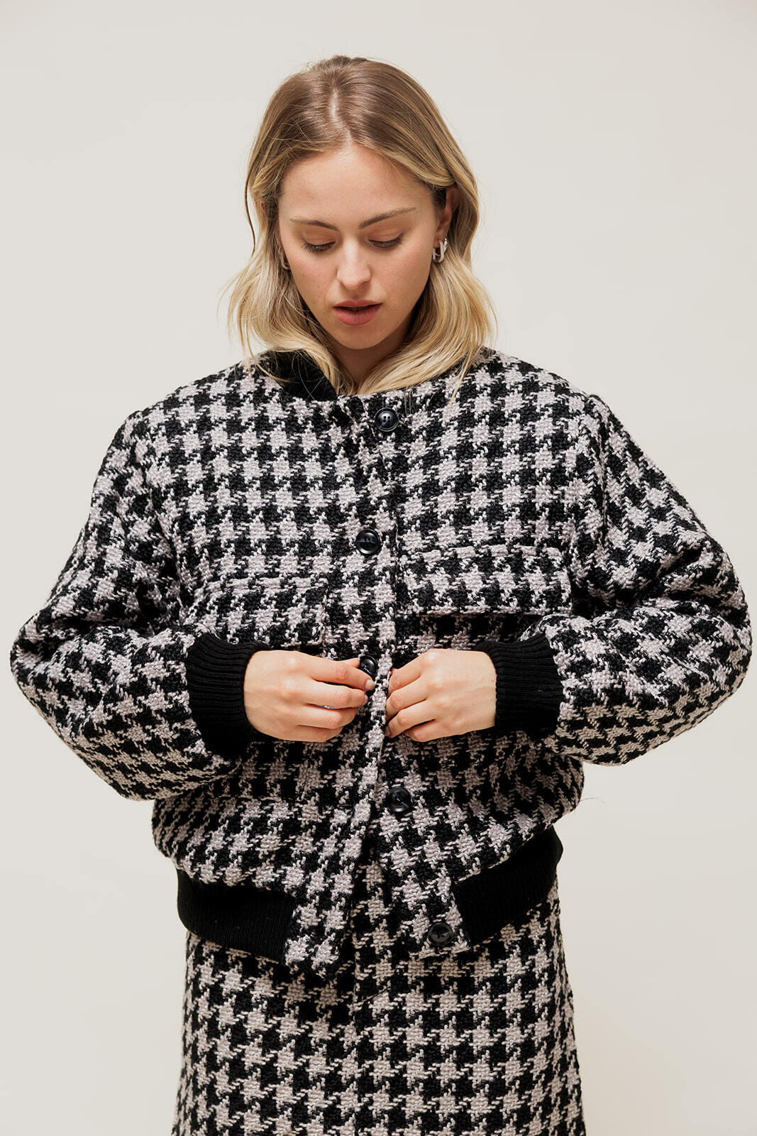 Grossiste EMILIE K PRET A PORTER - MELORYA - Manteau Court Forme Bomber en Tweed Pied-de-Poule