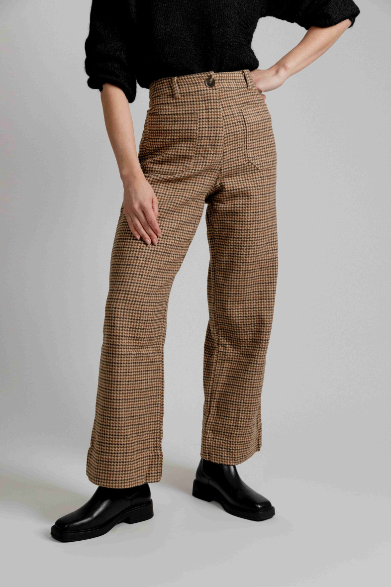 Grossiste EMILIE K PRET A PORTER - Pantalon fluide uni avec poche avant imprimé carreaux