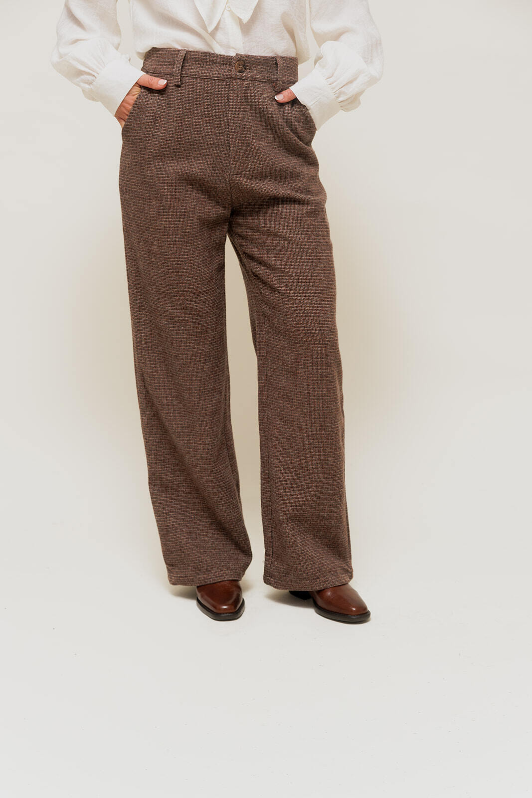 Grossiste EMILIE K PRET A PORTER - AMORIAH - Pantalon Coupe Large en Chevron à Pinces