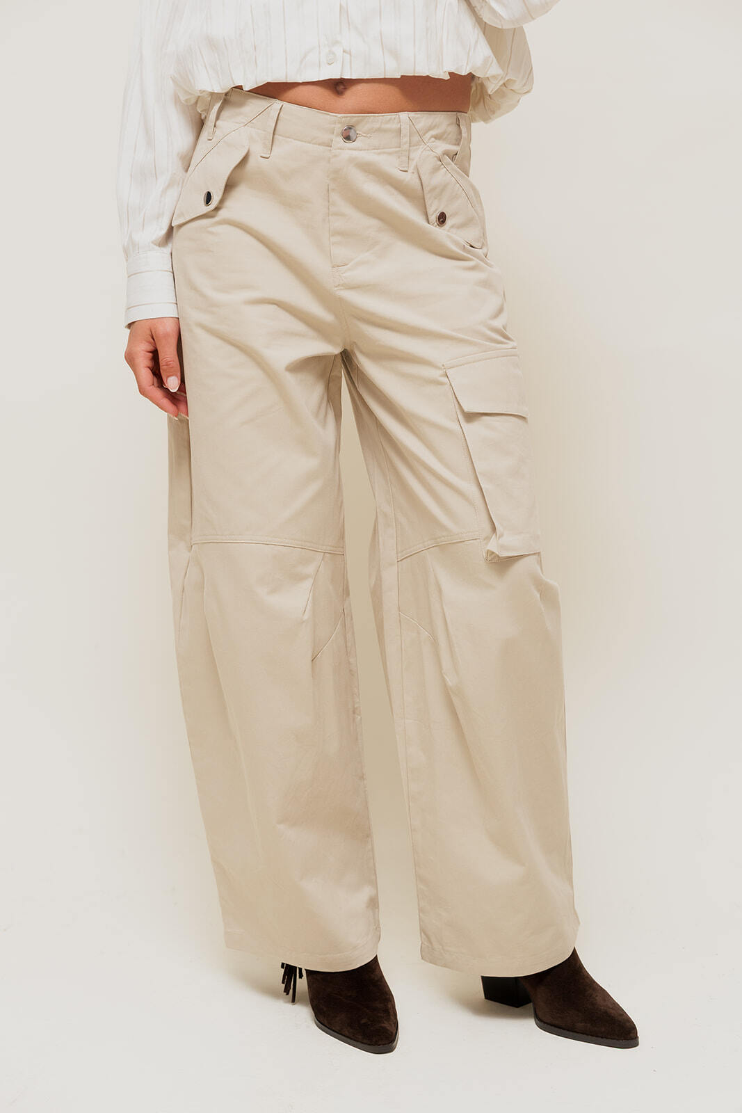 Grossiste EMILIE K PRET A PORTER - KELYNE - Pantalon Cargo Large en Toile de Coton