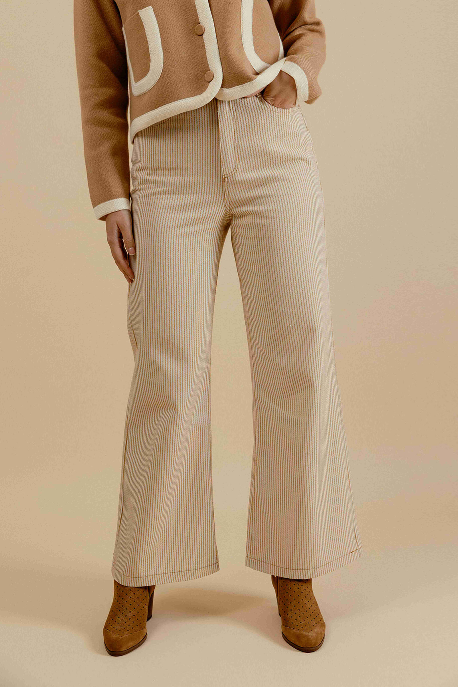 Wholesaler EMILIE K PRET A PORTER - High waist pants, flared cut, front pockets.