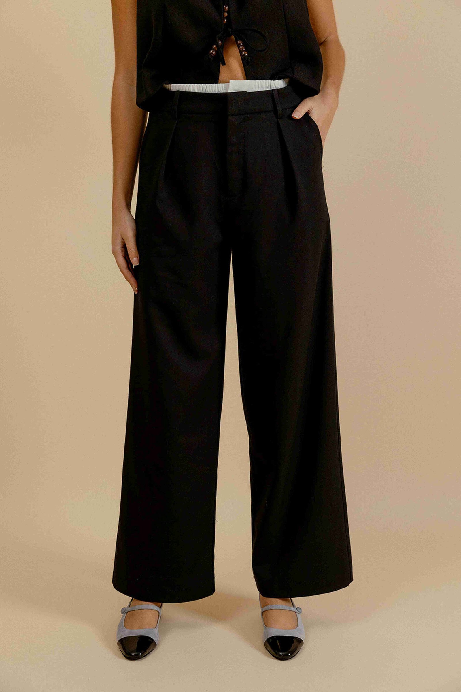 Wholesaler EMILIE K PRET A PORTER - Straight and fluid cutting pants, elastic band at the waist with pockets