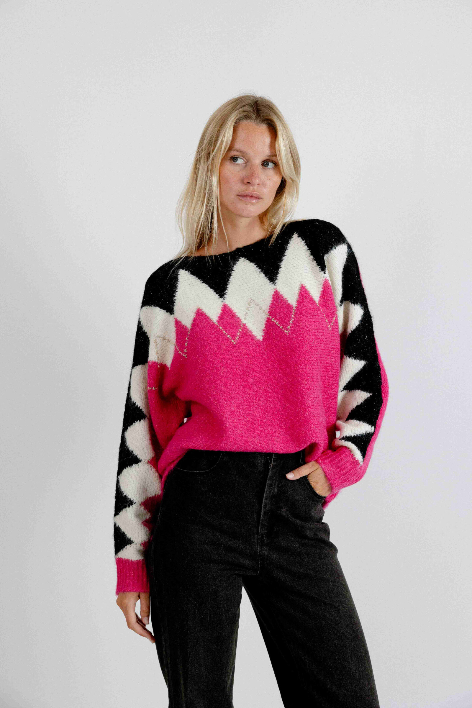 Wholesaler EMILIE K PRET A PORTER - Knit sweater with geometric pattern on the top and sleeves