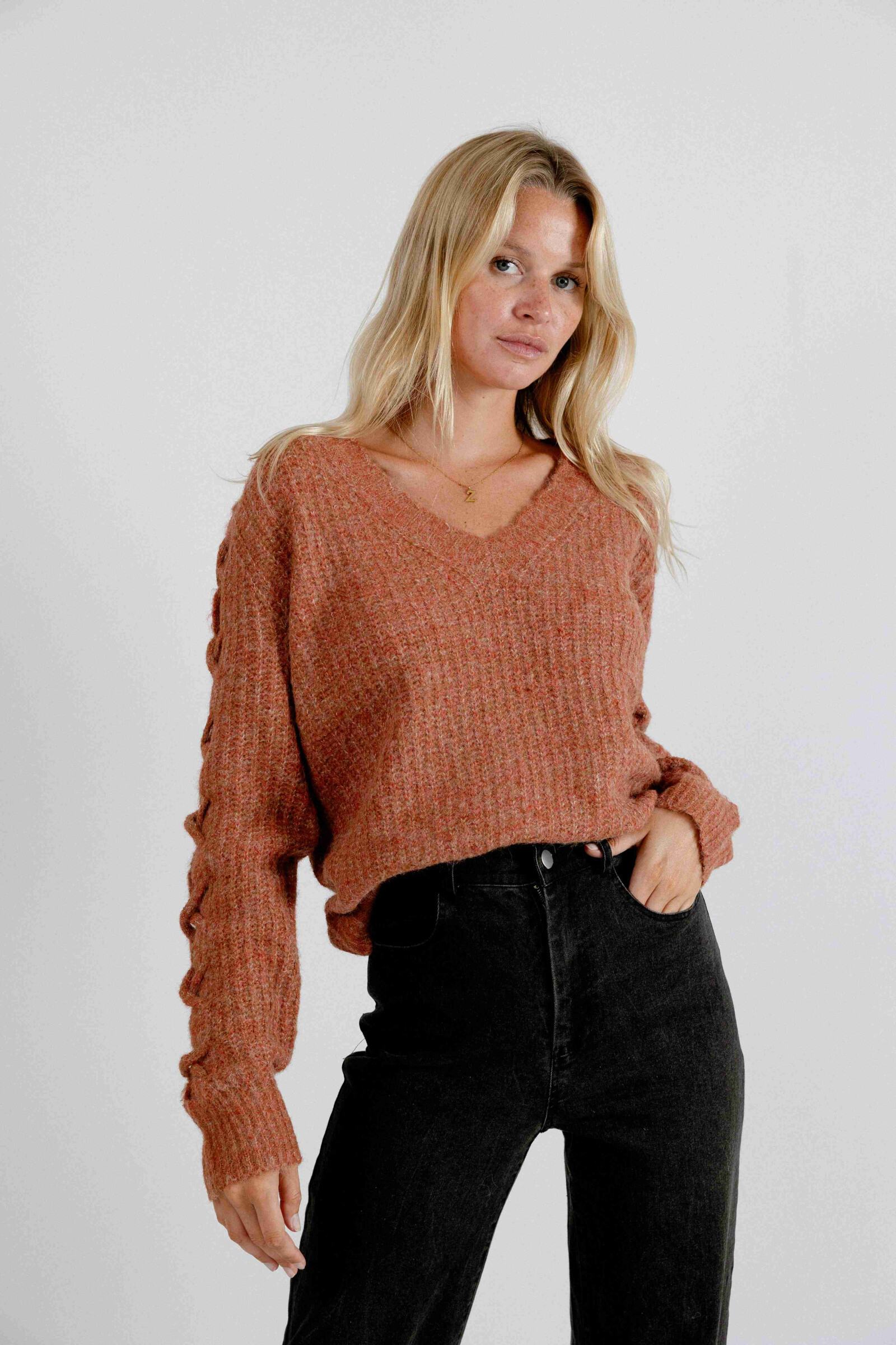 Wholesaler EMILIE K PRET A PORTER - Short looped knit sweater with cable detail on the arm