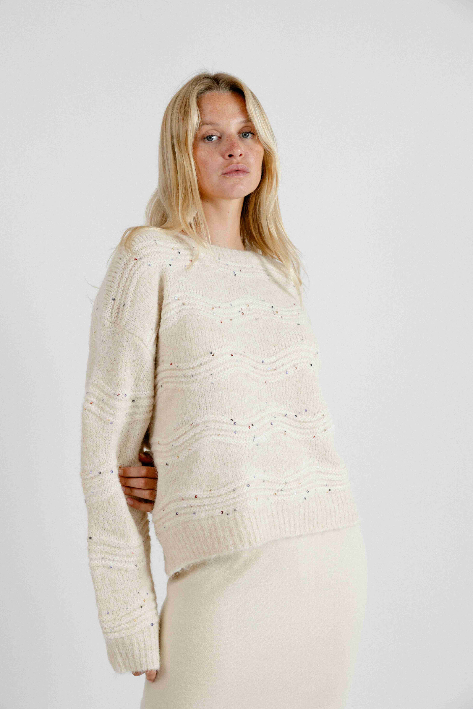 Wholesaler EMILIE K PRET A PORTER - Very fine knit sweater with patterns decorated with colorful sequins
