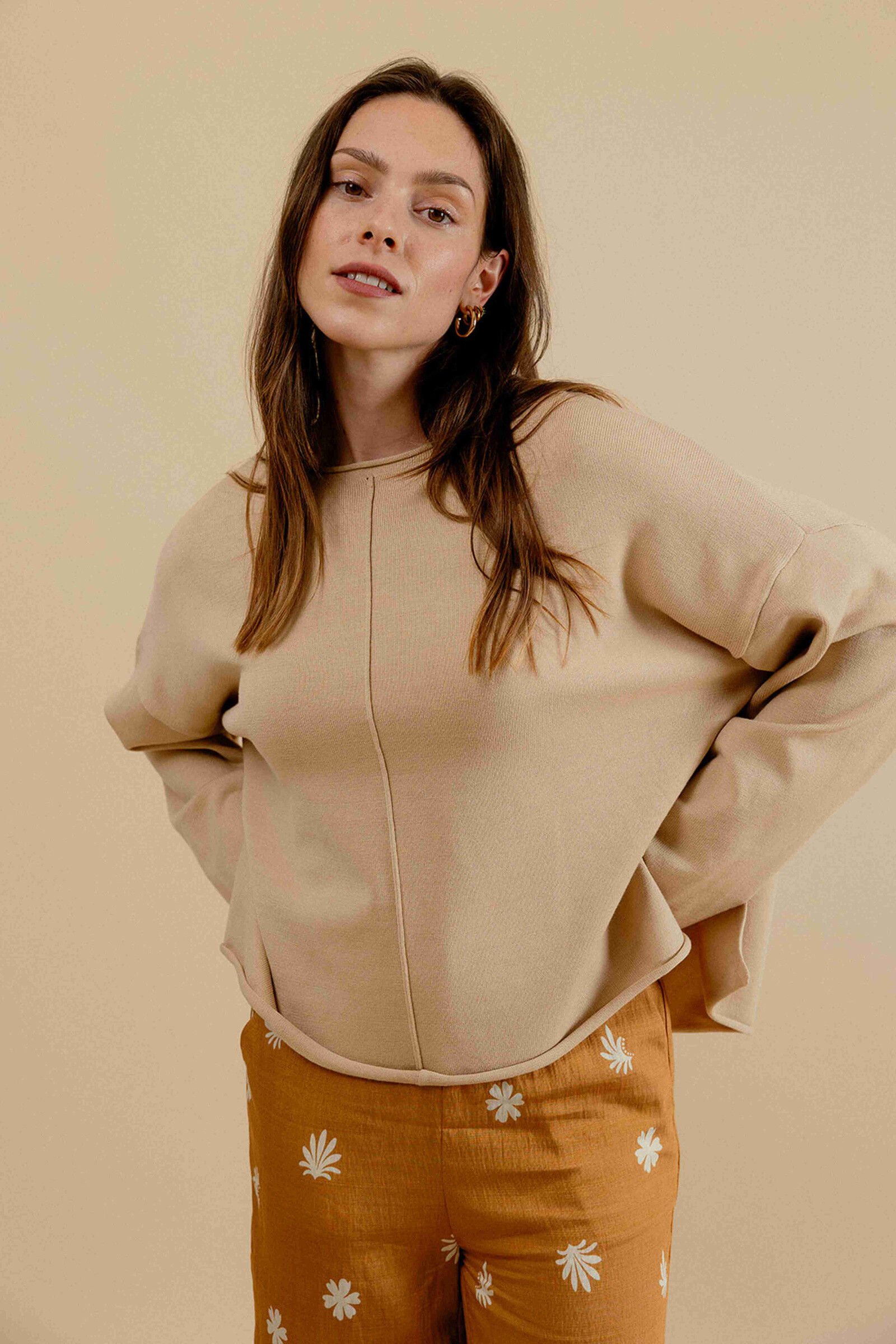 Wholesaler EMILIE K PRET A PORTER - Oversize cutting sweater, boat collar, slit on the sides