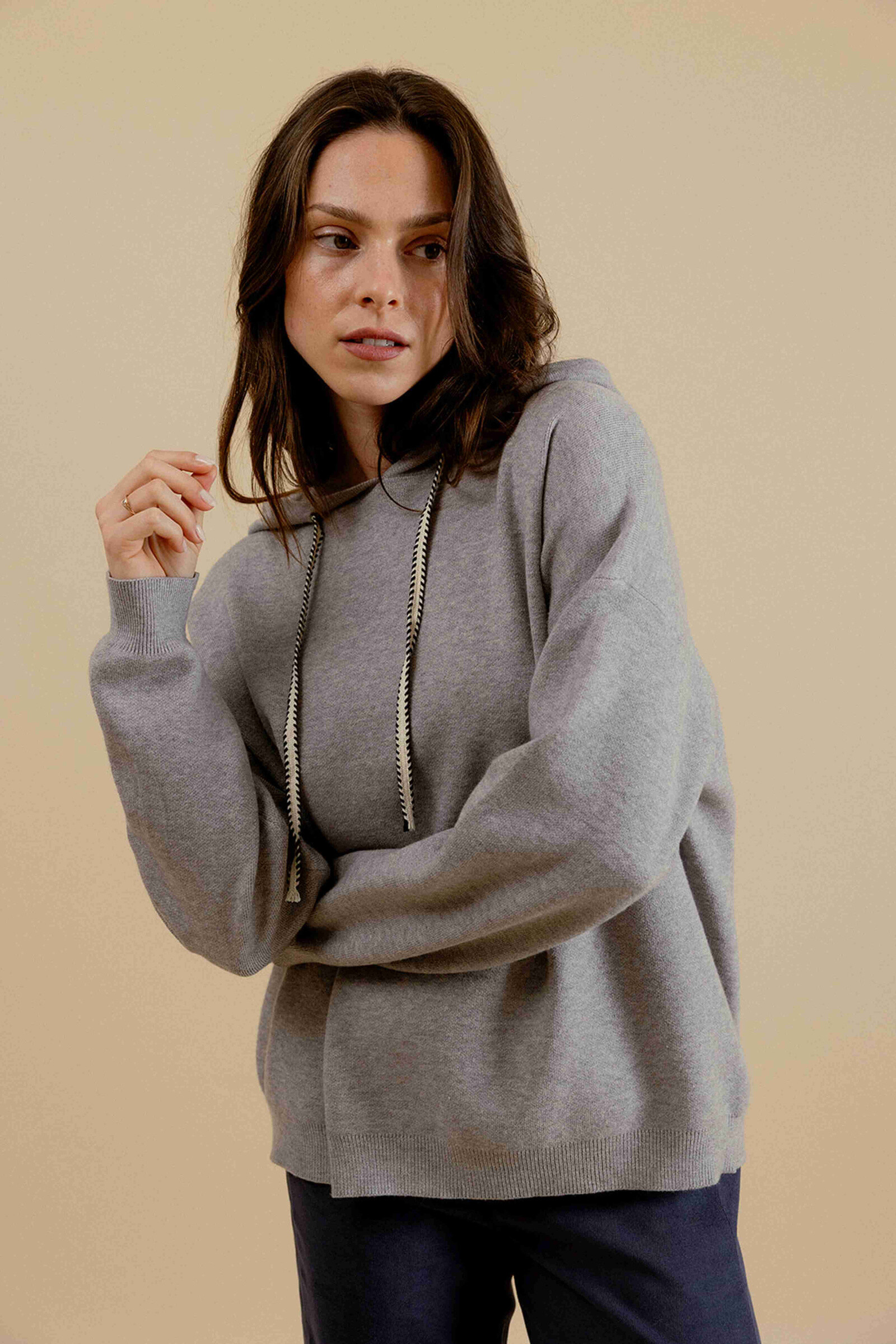Wholesaler EMILIE K PRET A PORTER - Hooded mesh with an oversized cut and cords.
