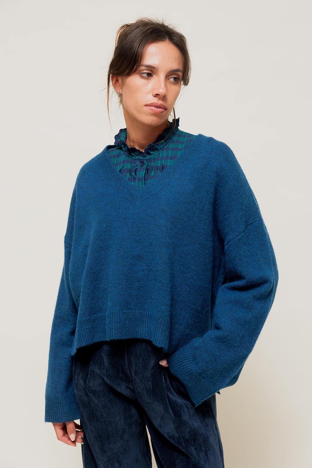 Grossiste EMILIE K PRET A PORTER - NORINE - Pull Col V à Ouures Latérales