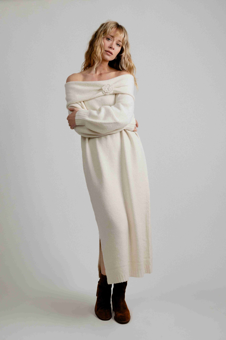 Wholesaler EMILIE K PRET A PORTER - Long knit dress with bare shoulder