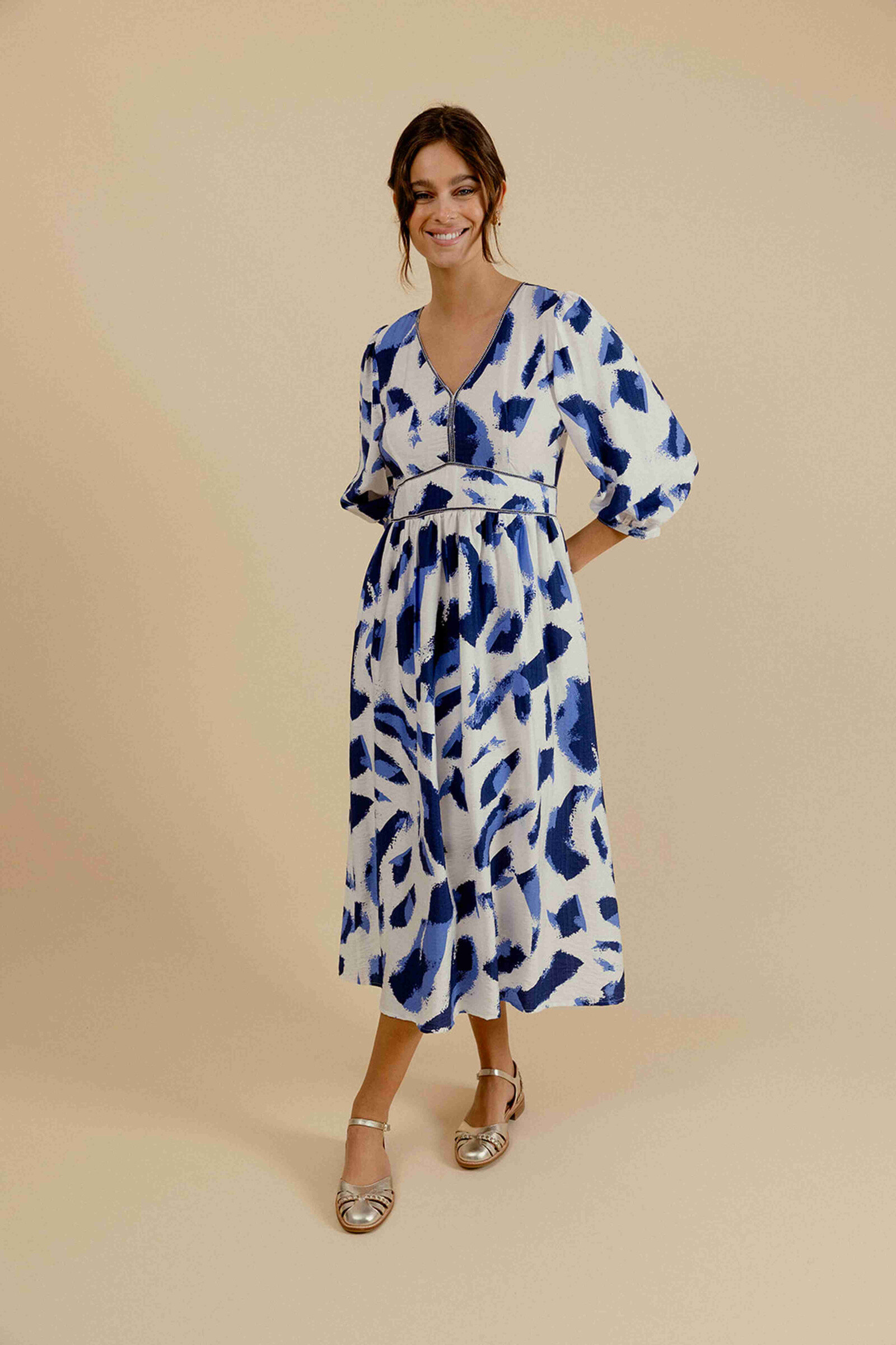Wholesaler EMILIE K PRET A PORTER - Fluid dress, long patterns with V -neck and 3/4 sleeves