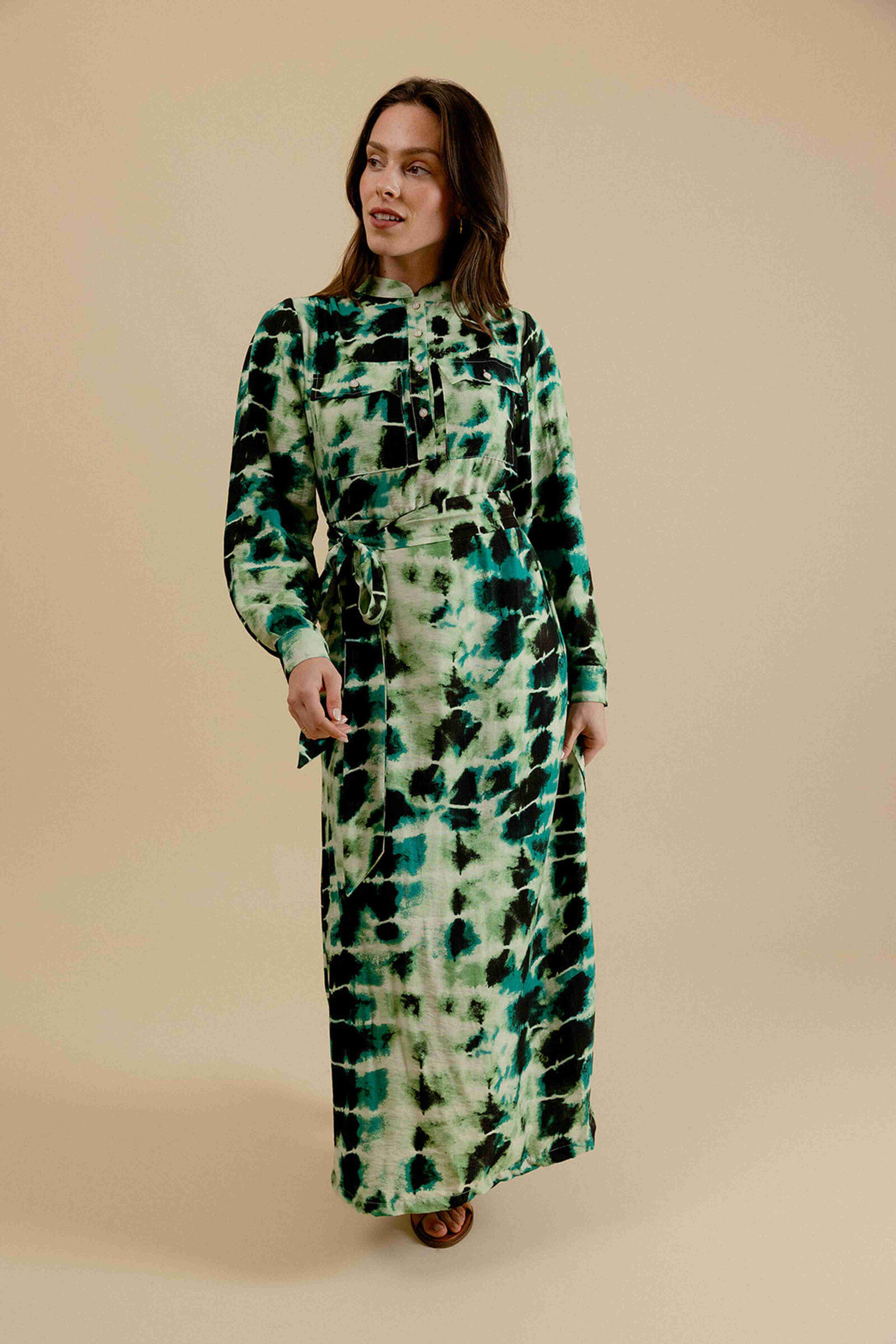 Wholesaler EMILIE K PRET A PORTER - Long dress, fluid with patterns with an upright mao collar
