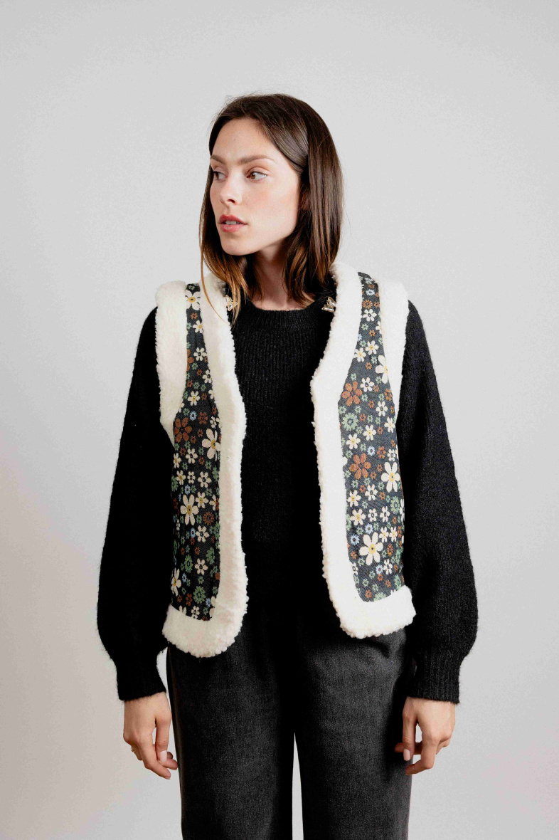 Wholesaler EMILIE K PRET A PORTER - Sleeveless jacket with moumouette outline
