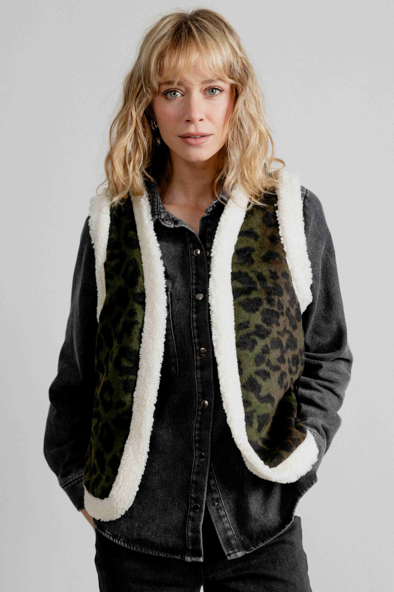 Wholesaler EMILIE K PRET A PORTER - Leopard print sleeveless jacket with woolen trim