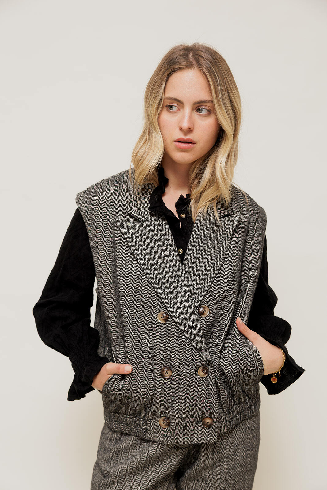 Grossiste EMILIE K PRET A PORTER - ELIANE - Veste Sans Manches Motif Chevron