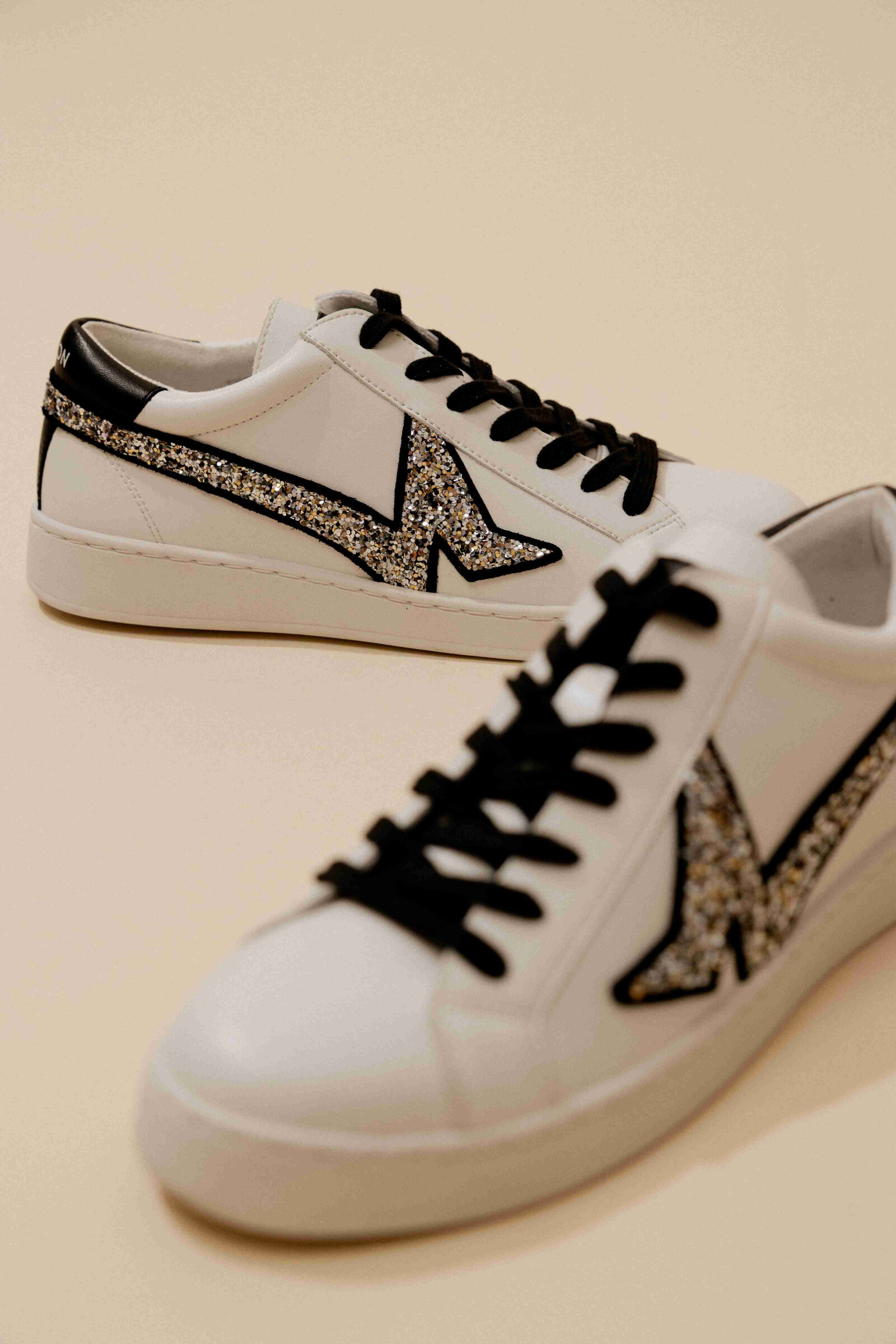 Mayorista EMILIE KARSTON - Baloncesto de Briana: moda de zapatillas con brillo para un aspecto eléctrico
