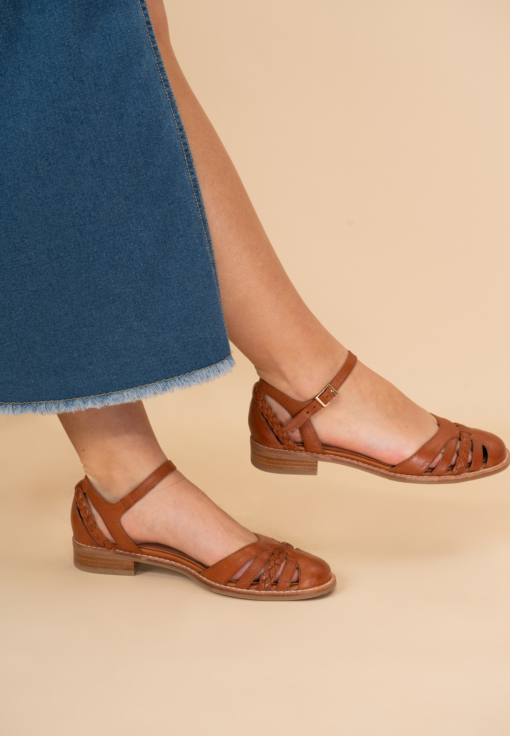 Mayorista EMILIE KARSTON - Jinette Flat Jinette Sandal con freenwork y correas trenzadas