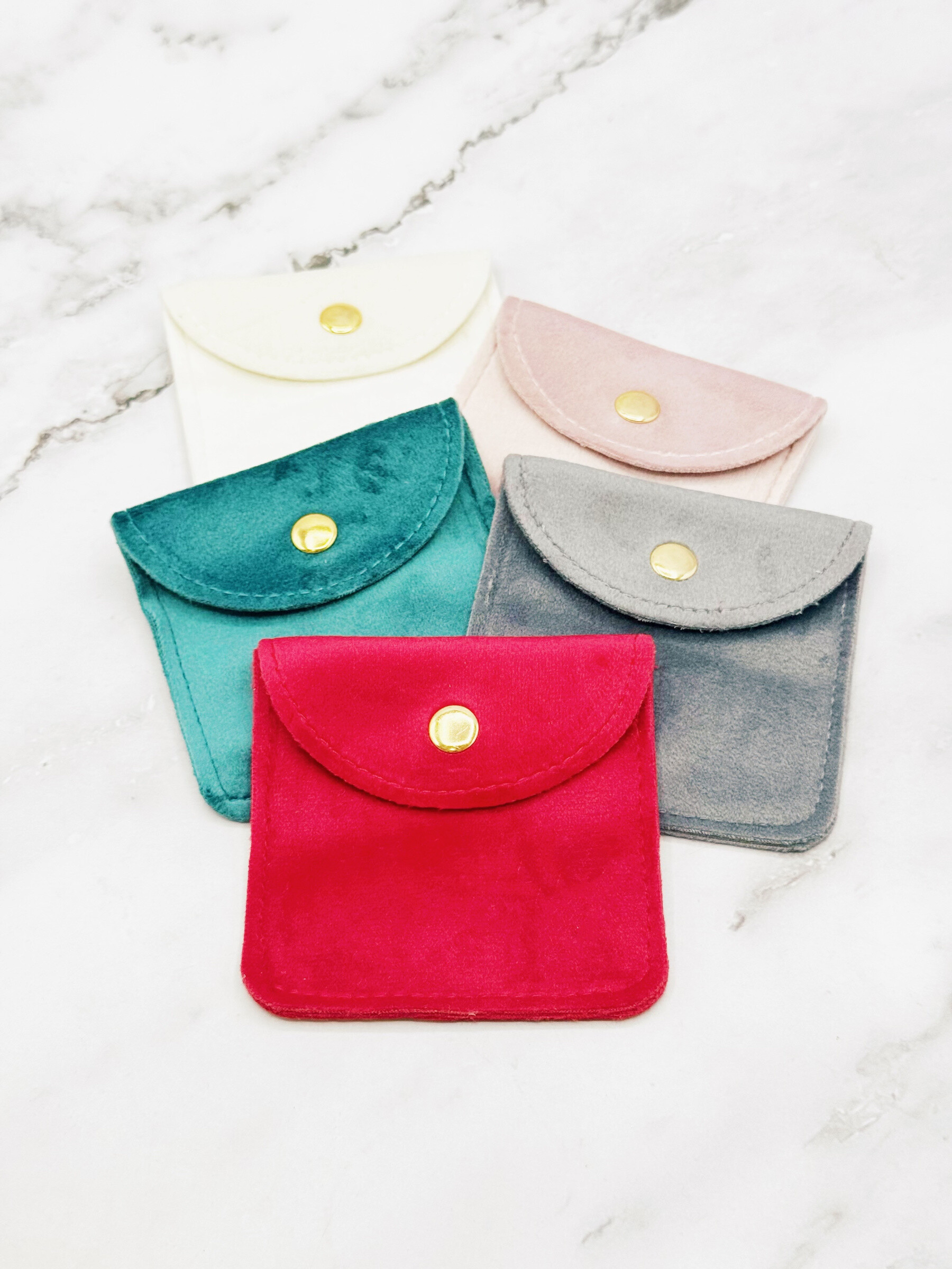 Wholesaler Emily - 100 shiny fabric pouches
