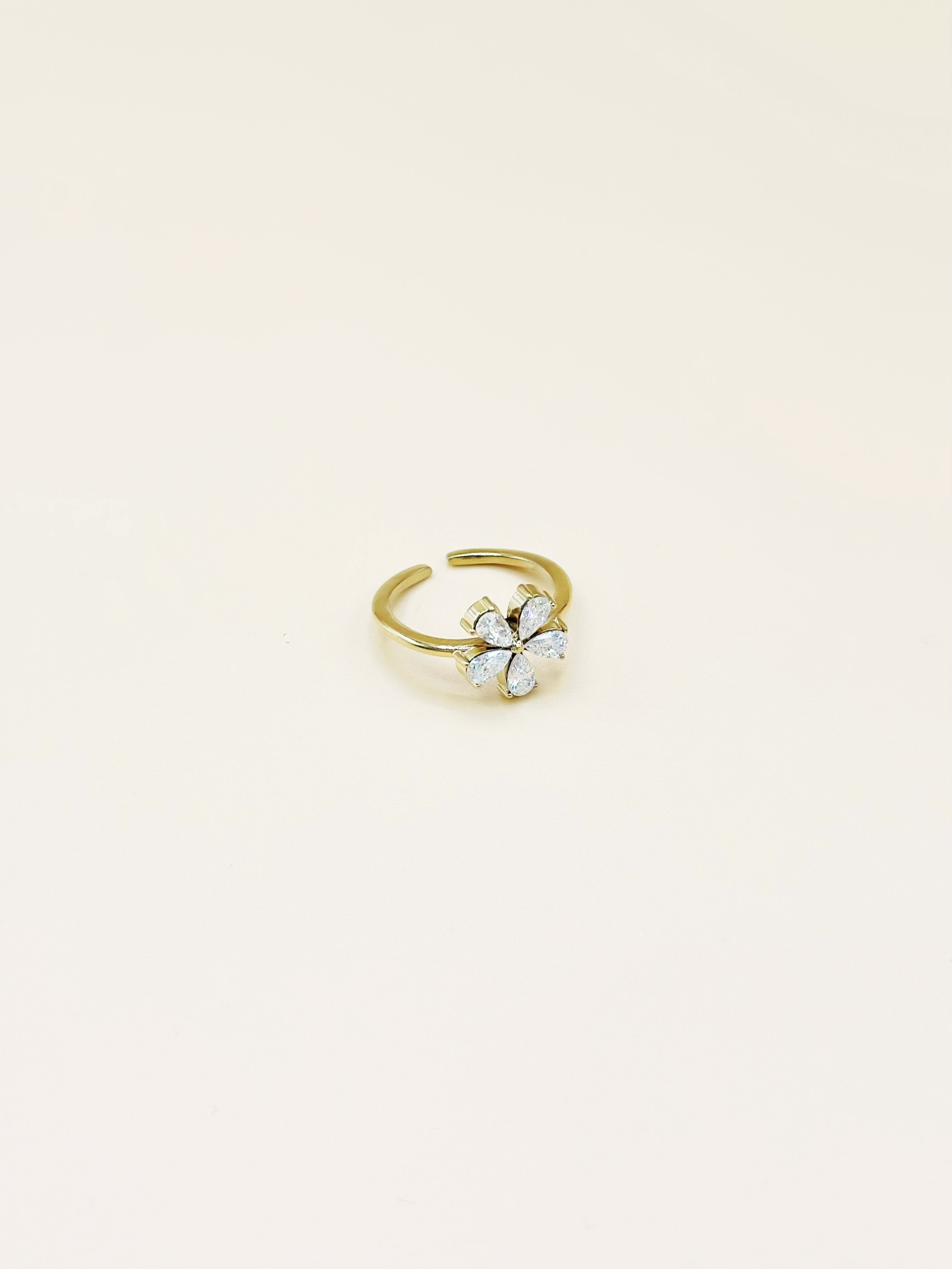 Grossiste Emily - Bague ajustable en acier inoxydable Fleur Cristaux