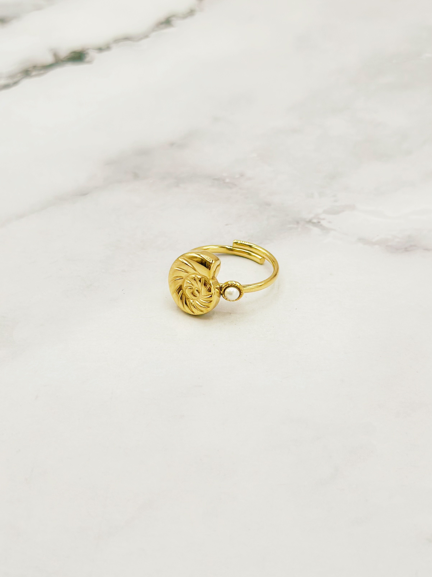 Grossiste Emily - Bague ajustable en acier inoxydable Coquillage Perle