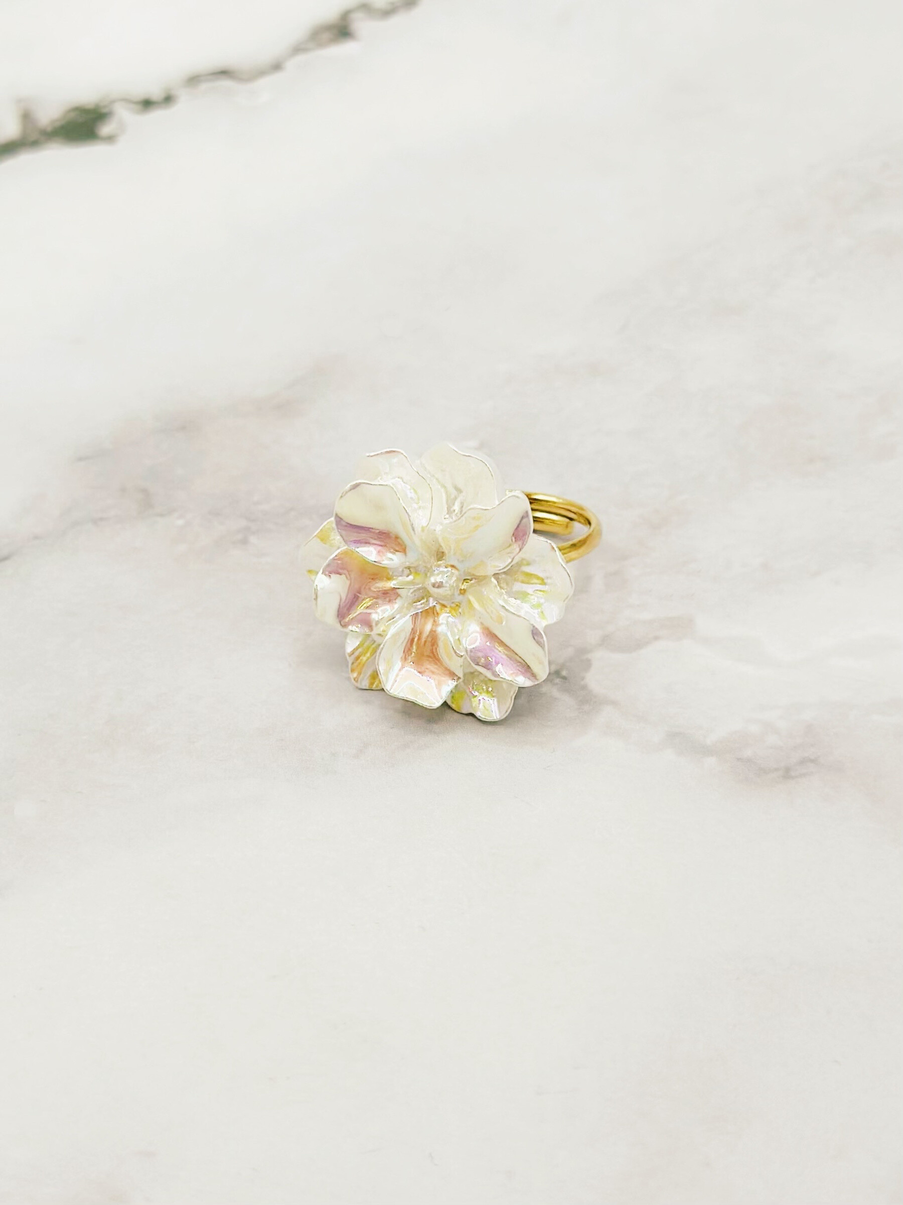 Grossiste Emily - Bague en acier inoxydable ajustable Fleur Nacre