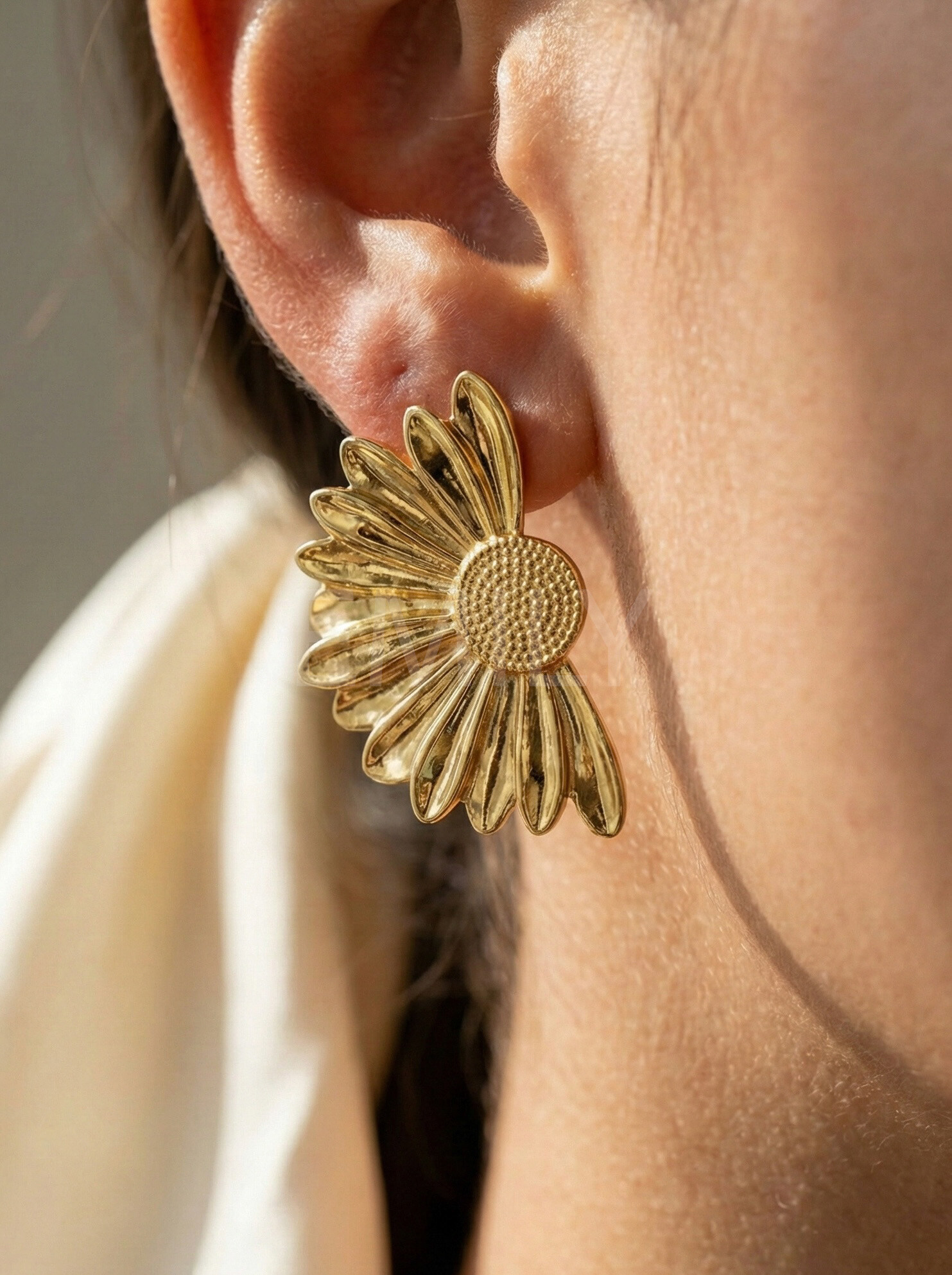 Mayorista Emily - Pendientes de acero inoxidable dorado Marguerite