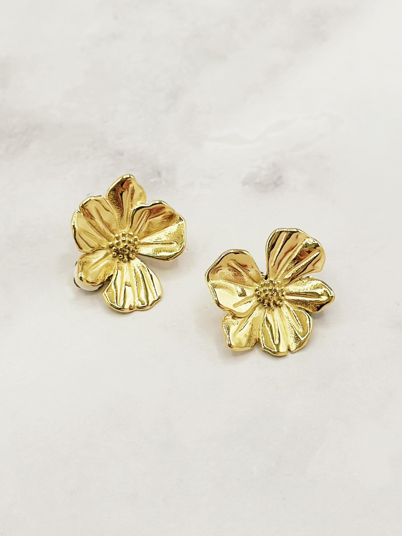 Mayorista Emily - Pendientes de acero con estrella de mar y perla blanca
