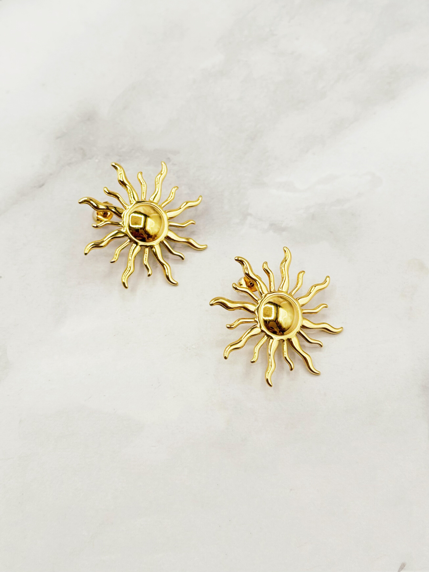 Grossiste Emily - Boucles d'oreilles en acier inoxydable Soleil
