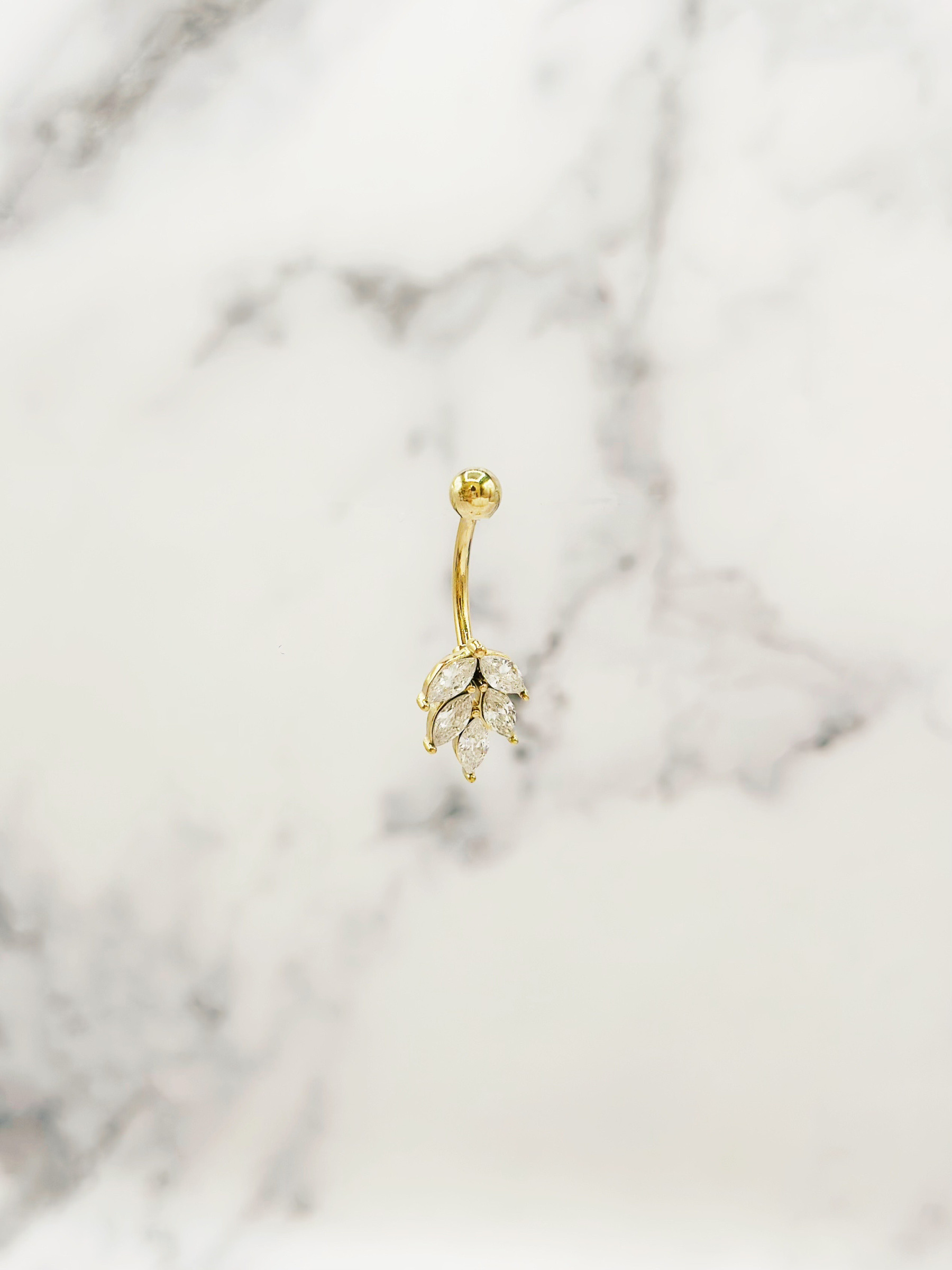Grossiste Emily - Piercing de nombril en acier inoxydable Feuilles